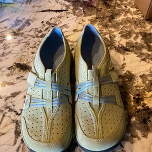 Size 8 medium Clarkes springers shoes lime green & light blue like new wore once